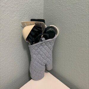 Mixed kitchen utensils set in oven mitt - REDUCED!